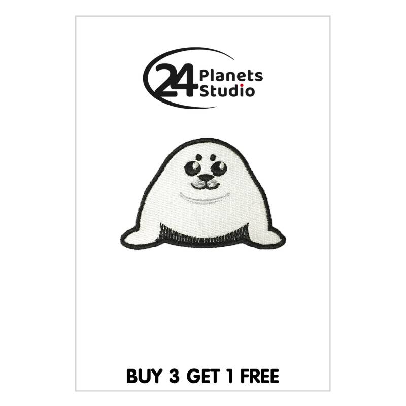 Kleiner Robbe Welpe Bügelbild Aufnäher Von 24Planetsstudio Kleiner Robbe Welpe Bügelbild Aufnäher Von 24Planetsstudio von 24PlanetsStudio