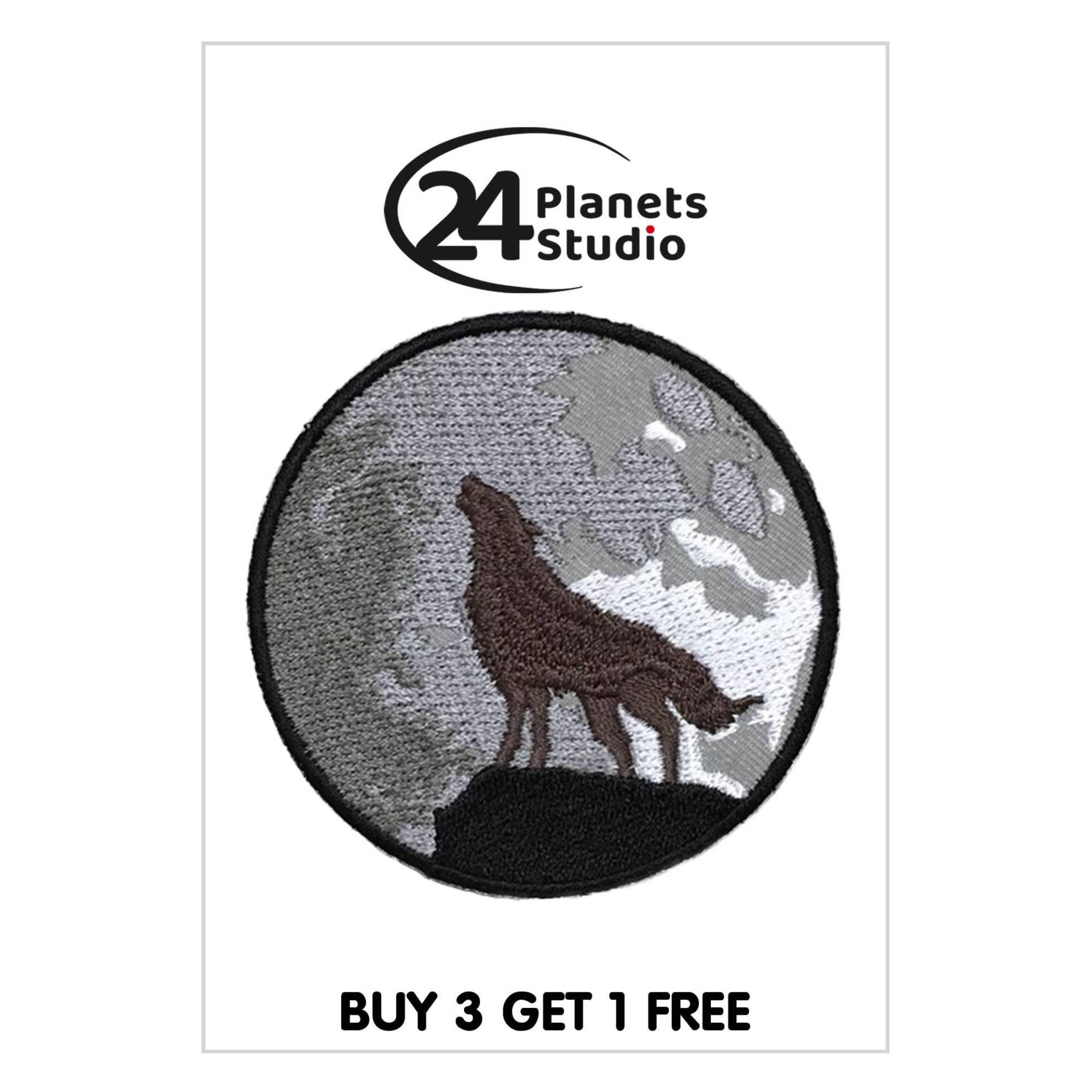 Lone Wolf Bügelbild Von 24Planetsstudio Lone Wolf Bügelbild Von 24Planetsstudio von 24PlanetsStudio