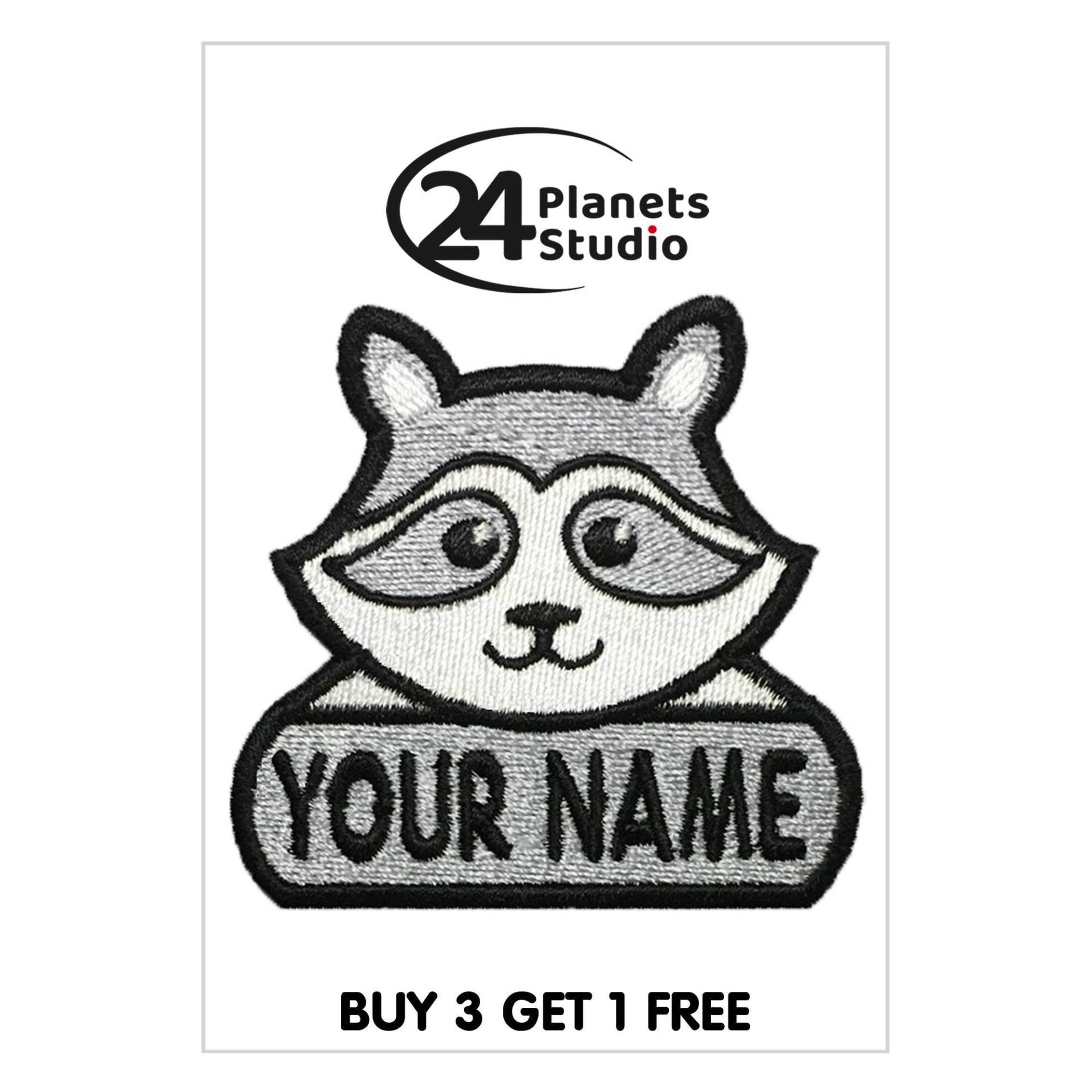 Waschbär "Dein Name" Aufnäher Aufbügeln By 24Planetsstudio Deinen Text Nach Maß Diy Waschbär "Dein Name" Aufnäher Aufbügeln By 24Planetsstudio Deinen Text Nach Maß Diy von 24PlanetsStudio