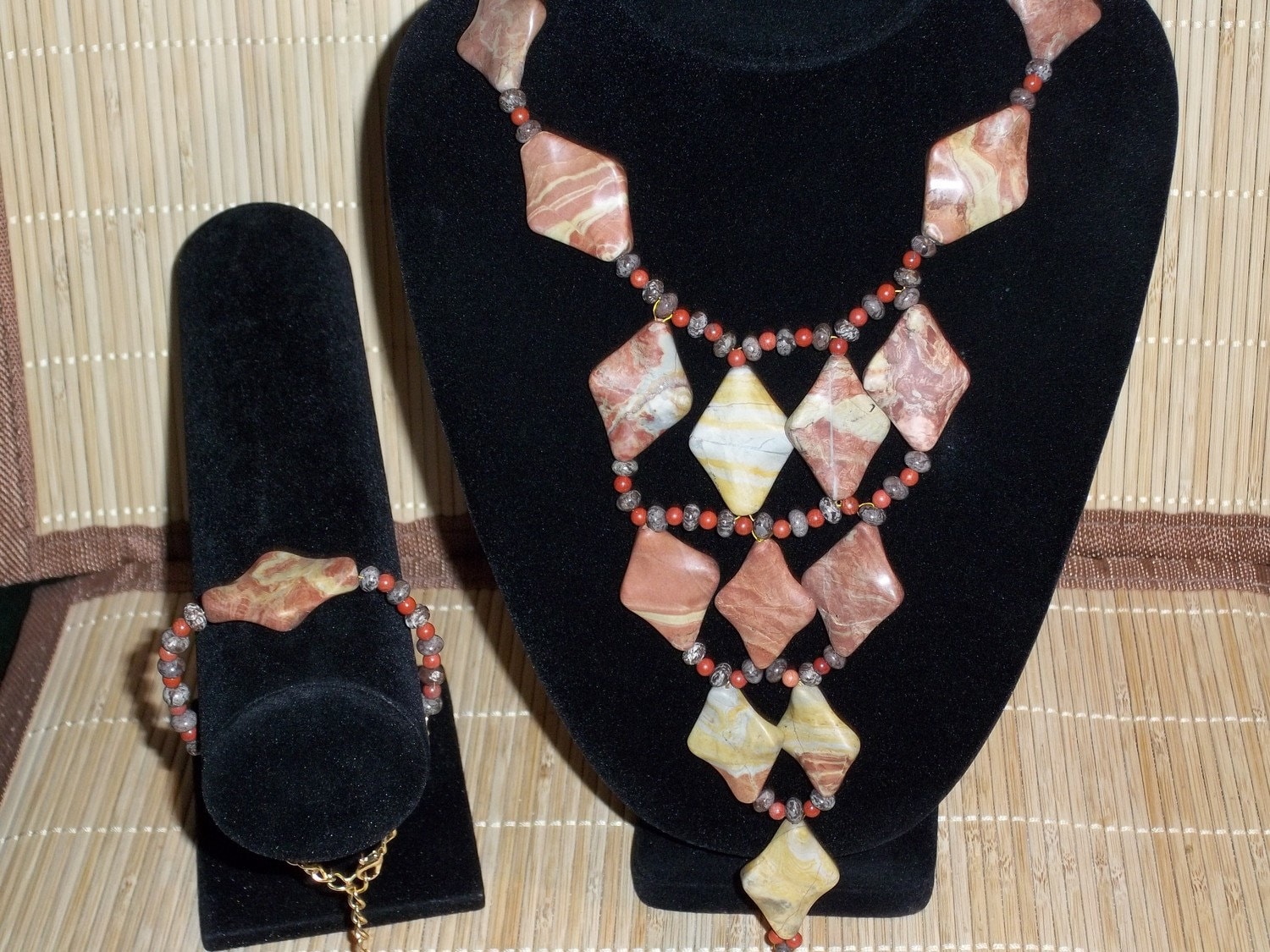 Erdfarben Jaspis Und Schneeflocken Achat Im 3Er Set Erdfarben Jaspis Und Schneeflocken Achat Im 3Er Set von 25AMAZINGGRACE