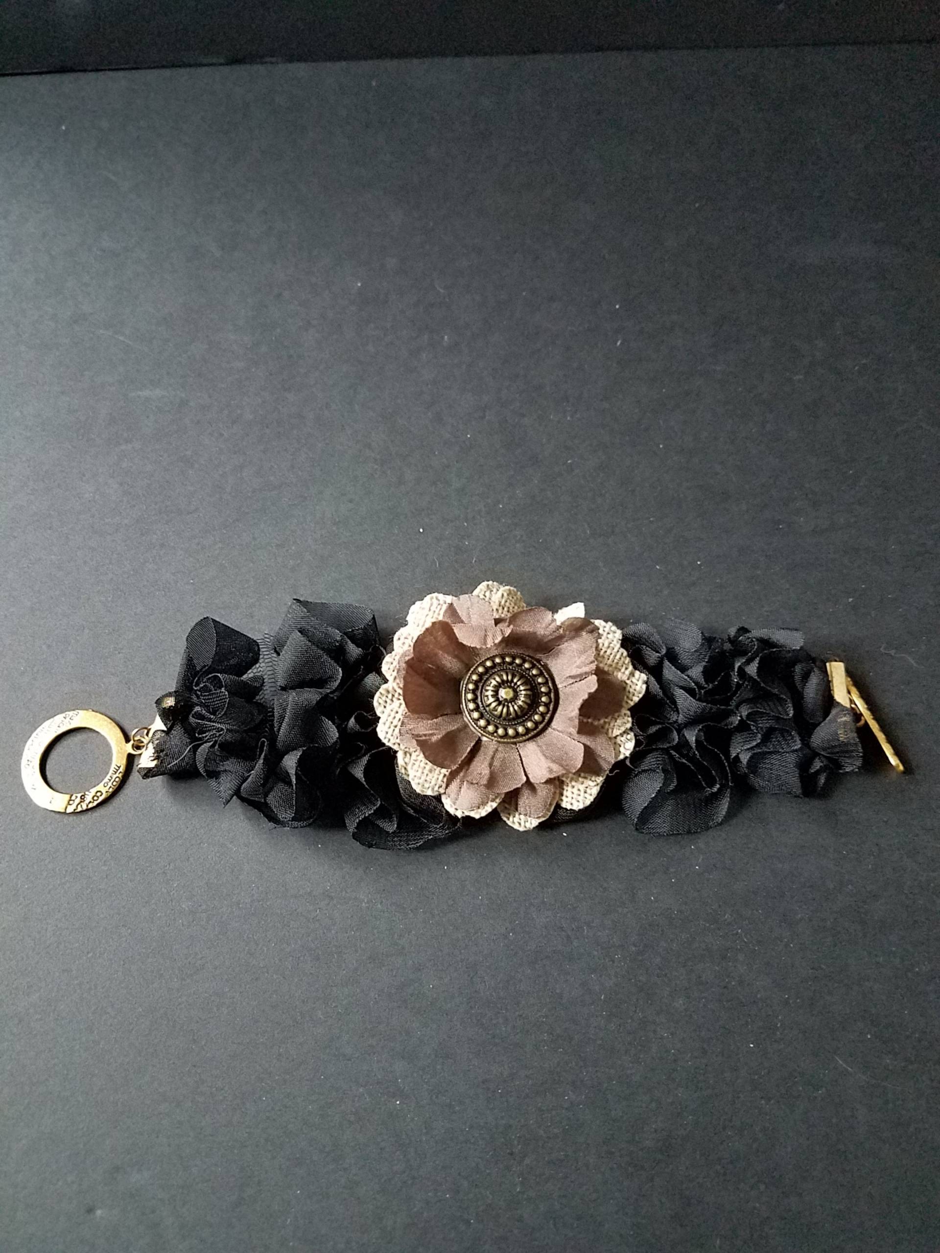 Neutrales Blumenarmband Neutrales Blumenarmband von 27SeahorsesVantiques