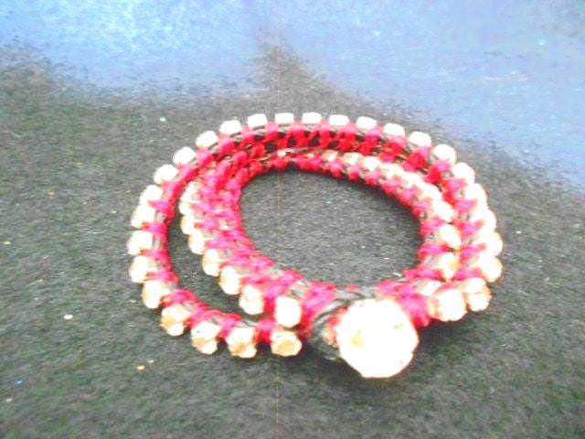 Rotes Schalenarmband Rotes Schalenarmband von 27SeahorsesVantiques