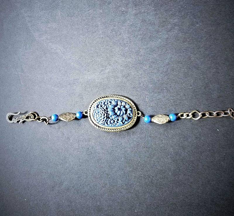 Royal Blau Und Messing Armband Royal Blau Und Messing Armband von 27SeahorsesVantiques