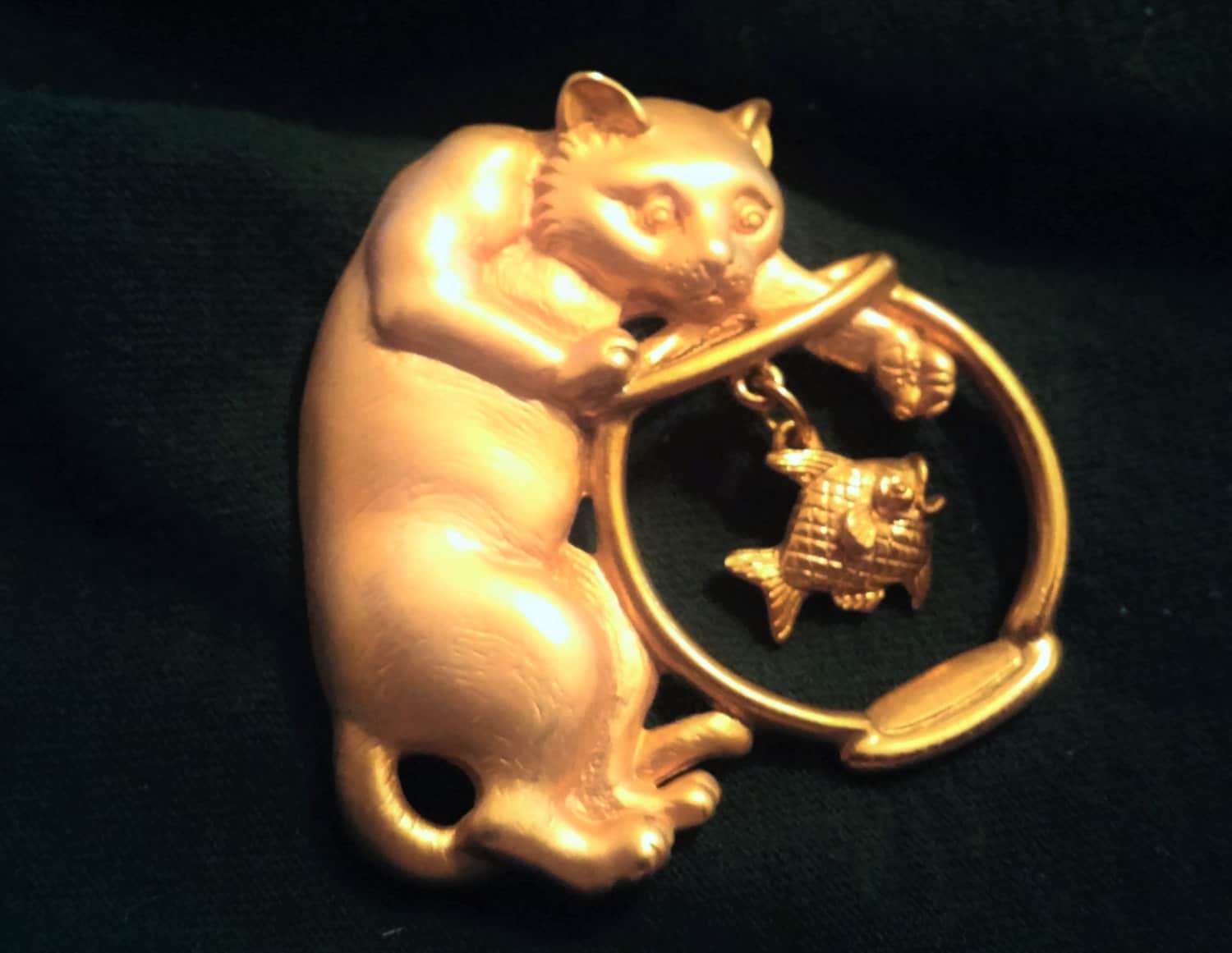 Entzückende Vintage Jj Jonette Schmuck Gold Tone Katzenbrosche Pin, Katzenpfote Im Goldfischglas, Katzentier Brosche, Revers, Pin Katzenliebhaber Entzückende Vintage Jj Jonette Schmuck Gold Tone Katzenbrosche Pin, Katzenpfote Im Goldfischglas, Katzentier Brosche, Revers, Pin Katzenliebhaber von 2BEB