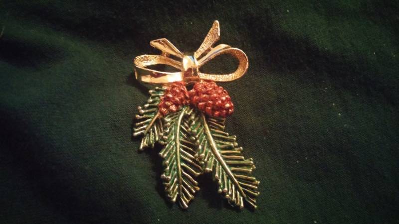 Schöne Vintage Gerry Signiert Emaille Pineand Kiefer Weihnachten Kegel Urlaub Brosche von 2BEB