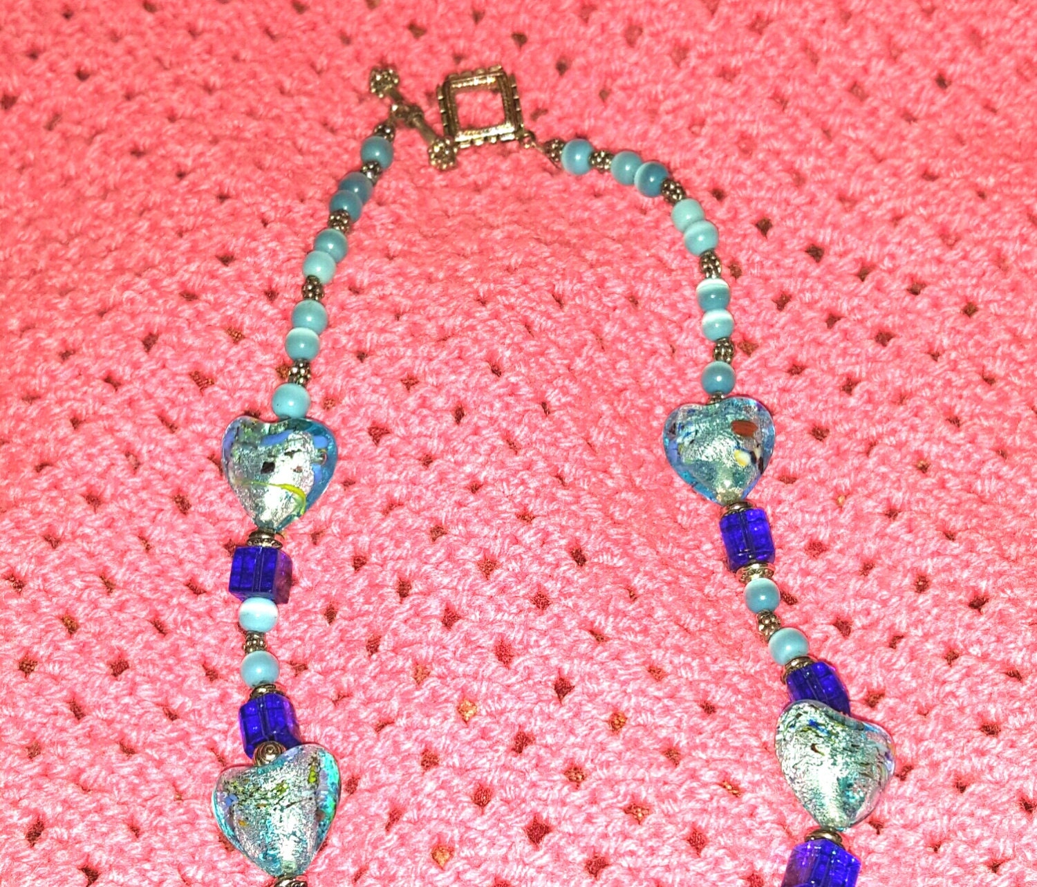 Wunderschöne Blau Und Aqua Perlenkette Mit Herzperlen Toggle Verschluss Wunderschöne Blau Und Aqua Perlenkette Mit Herzperlen Toggle Verschluss von 2BEB