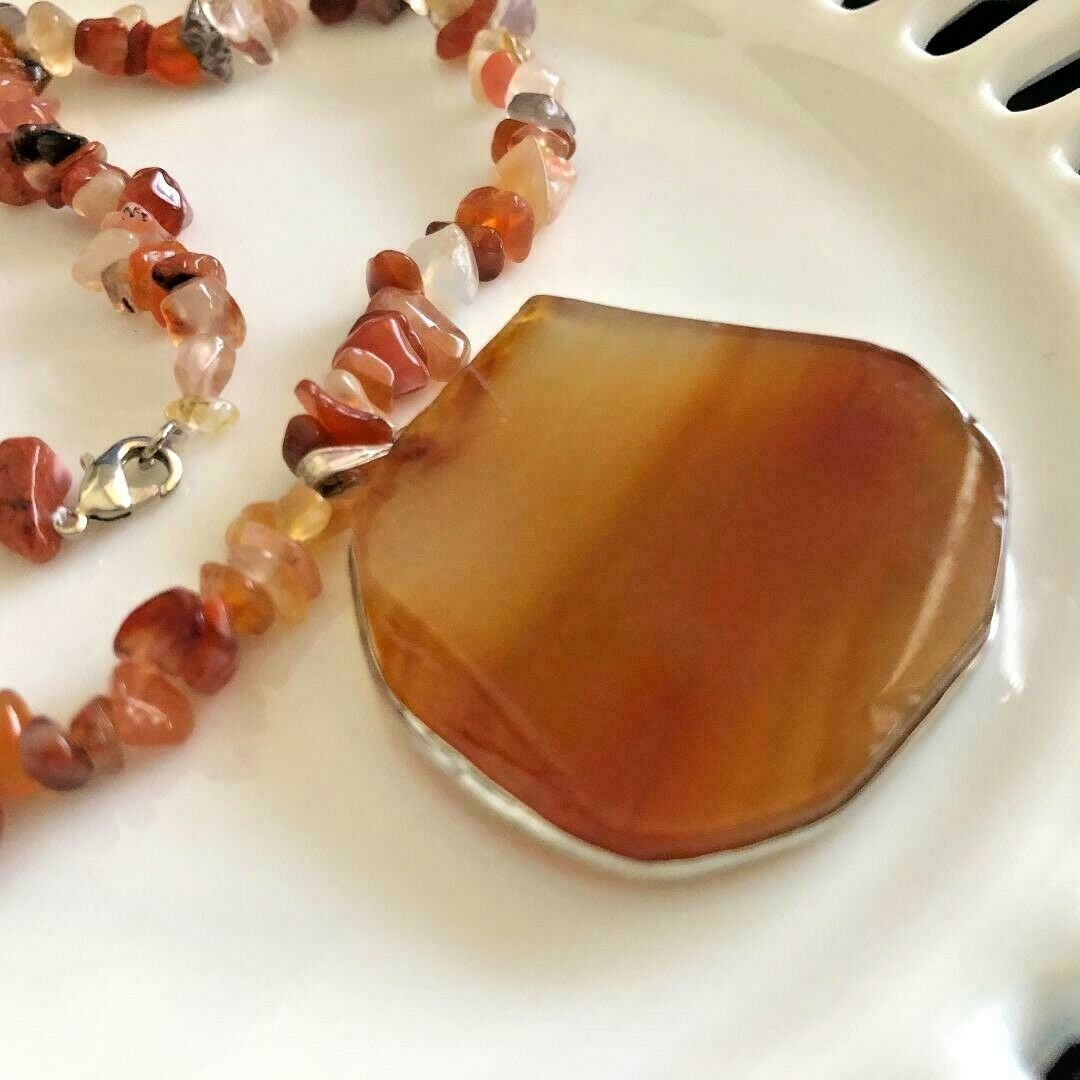 Handgemachter Karneol Edelstein Scheiben Anhänger Mit Carnelian Chip Bead Halskette 52cm Handgemachter Karneol Edelstein Scheiben Anhänger Mit Carnelian Chip Bead Halskette 52cm von 2BirdsWithOneStone