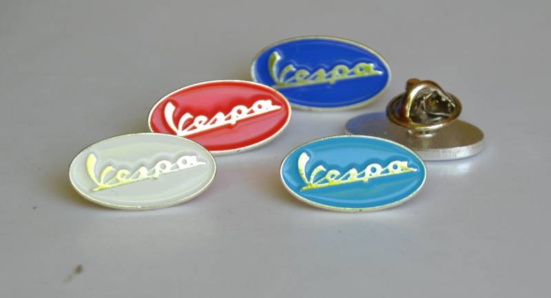 Vespa Classic Style Oval Pin in 4 Grundfarben | Max.dim 22mm - Revers Abzeichen Mc Ts von 2BlueTwiLeks