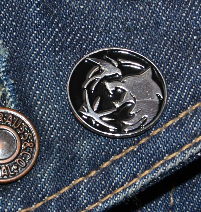 Witcher Style Logo Pin | Durchmesser 22 Mm - Emaille Metall Anstecknadel Geralt Von Riva Tp von 2BlueTwiLeks