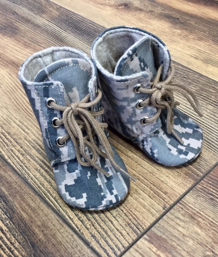 Luftwaffe Baby Kampfstiefel | Militär Camo Schnürstiefel Neugeborenen Größe Bis 3T von 2Fab