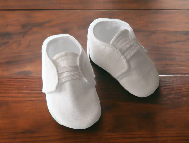 Weiße Babyschuhe Mit Gummizug | Neugeborenen Größe Bis 18 Monate von 2Fab