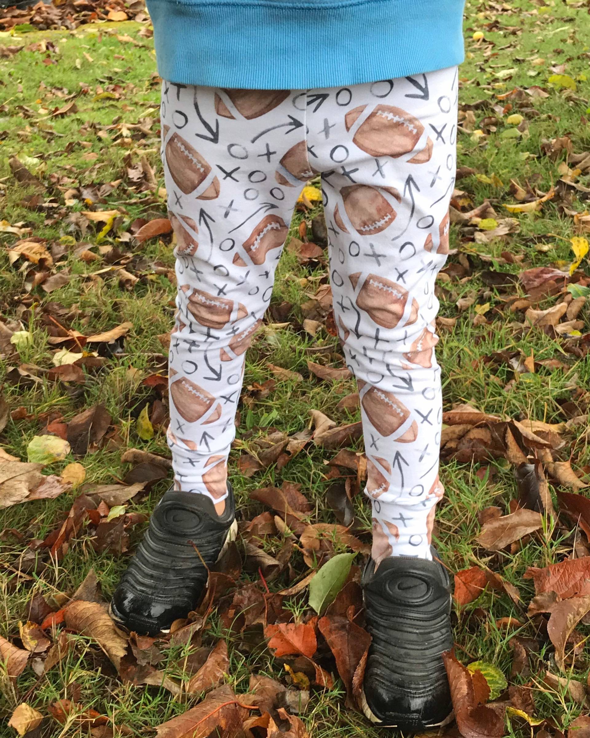 Fußball Leggings/Hosen, Baby Kleinkind Leggings Mit Passendem Stirnband. Haarknoten, Schleife Und Hosenset. Unisex Outfit, Geschenk Fußball Leggings/Hosen, Baby Kleinkind Leggings Mit Passendem Stirnband. Haarknoten, Schleife Und Hosenset. Unisex Outfit, Geschenk von 2LittleSweetPeasUS