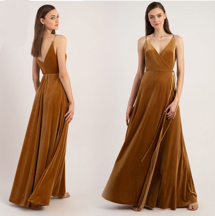 Samt V-Ausschnitt Brautjungfer Kleid Mit Spaghetti-Trägern-Brautjungfer Langes Kleid-Kleid Für Besondere Anlässe Samt V-Ausschnitt Brautjungfer Kleid Mit Spaghetti-Trägern-Brautjungfer Langes Kleid-Kleid Für Besondere Anlässe von 2LovenHappiness