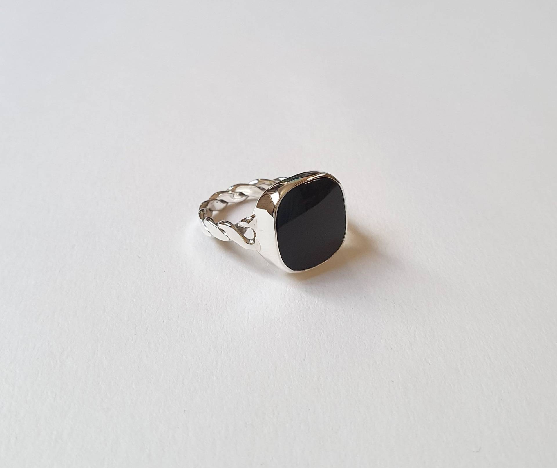 Onyx Siegelring Mit Verschlungenem Band - Sterling Silber Oder 9 Karat Gold von 2TigersUK