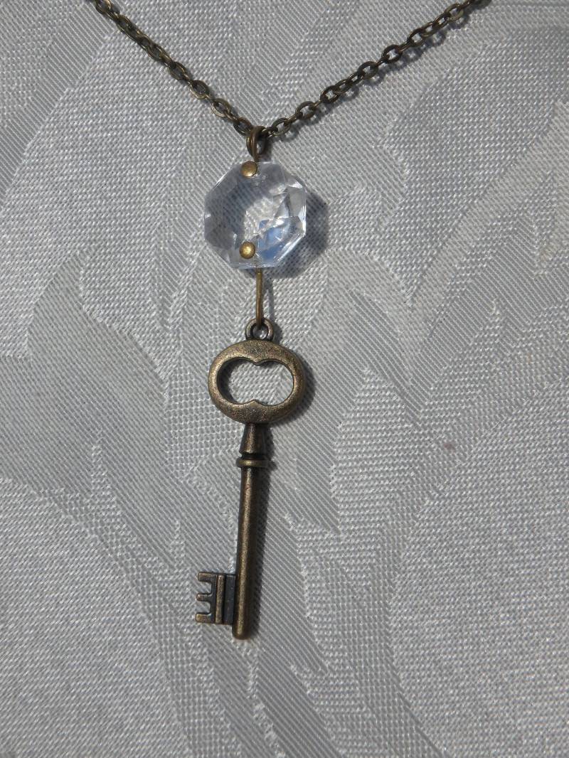 Kronleuchter Kristall Und Skelett-Schlüssel-Anhänger Kronleuchter Kristall Und Skelett-Schlüssel-Anhänger von 2ndTimeAroundJewelUS