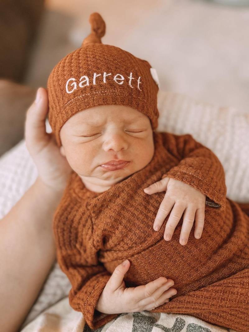 Rost Waffel Strick Baby Outfit - Neutrales Coming Home | Jungen Mädchen Gemütliches Langarm Top, Hose & Knotenmütze Baby-Dusche-Geschenk von 2sweetcheeks