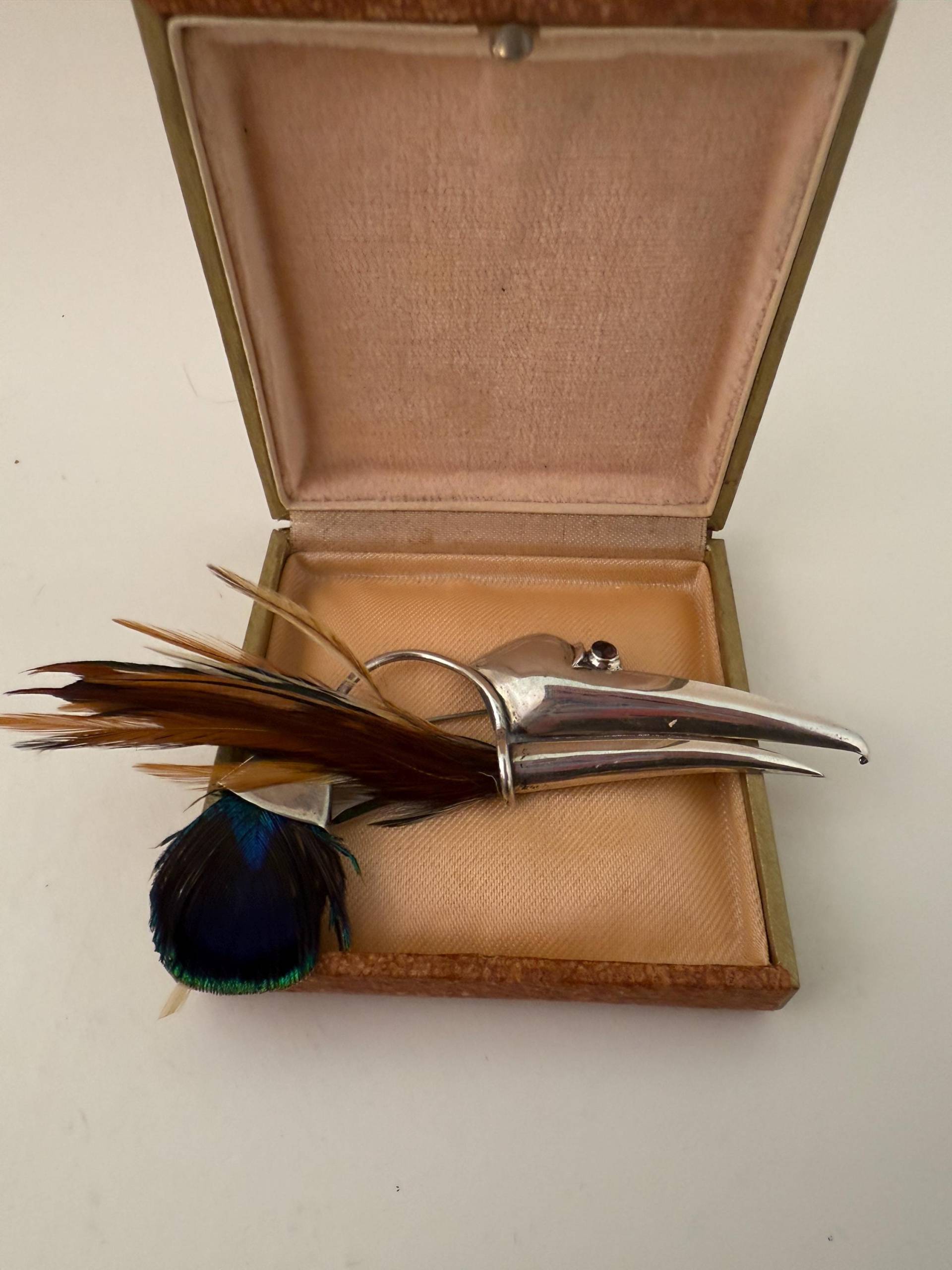 Elegant Silver Bird Brooch With Natural Feathers - Unique Handcrafted Design Elegant Silver Bird Brooch With Natural Feathers - Unique Handcrafted Design von 2teleben