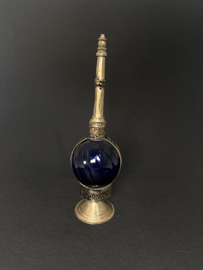Elegant Vintage French Perfume Bottle - 1950S, Glass & Metal Elegant Vintage French Perfume Bottle - 1950S, Glass & Metal von 2teleben