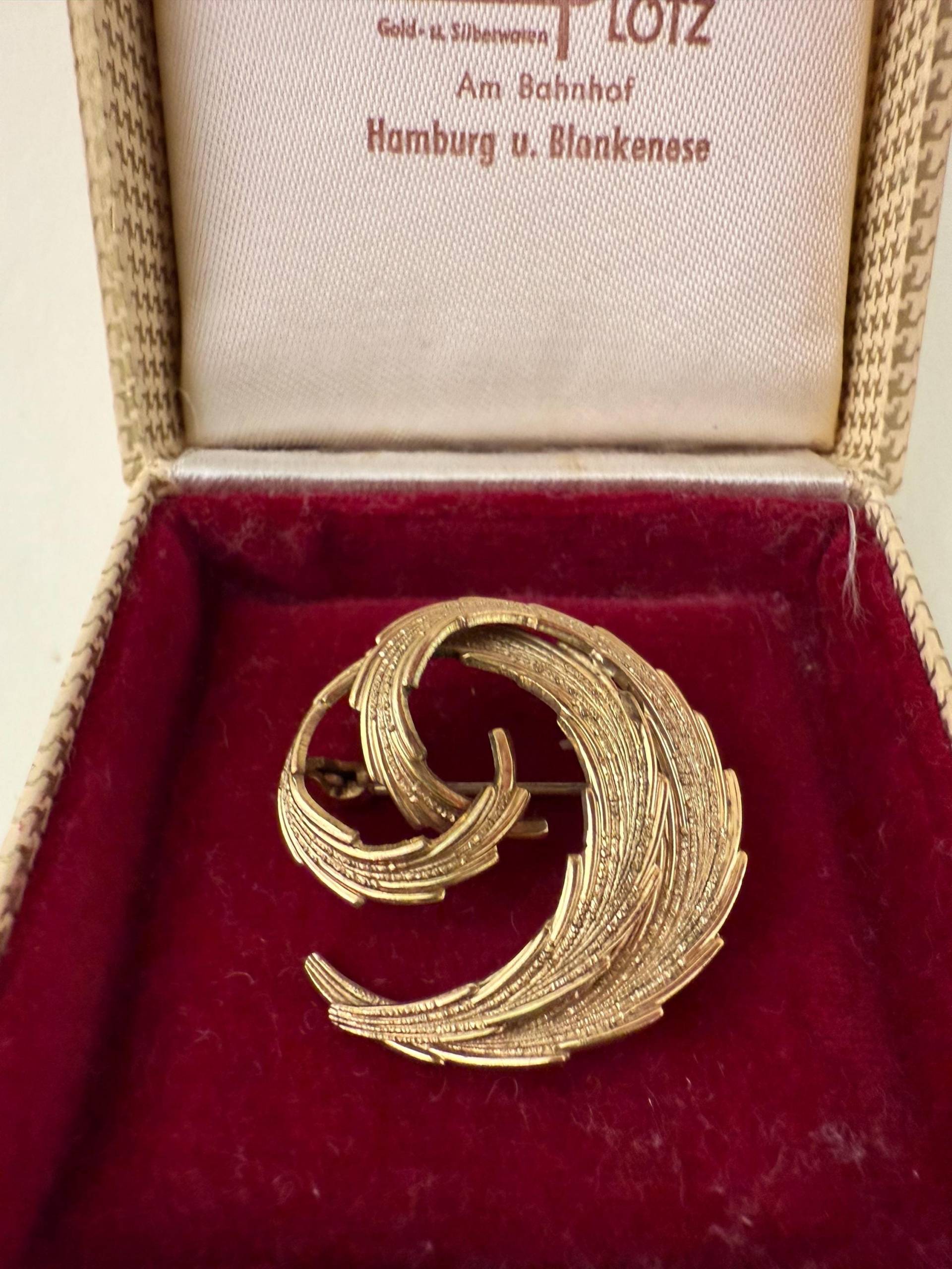 Vintage 1950S Amerikaner Swirl Brooch Mid-Century Modern Gold-Tone Textured Pin Vintage 1950S Amerikaner Swirl Brooch Mid-Century Modern Gold-Tone Textured Pin von 2teleben