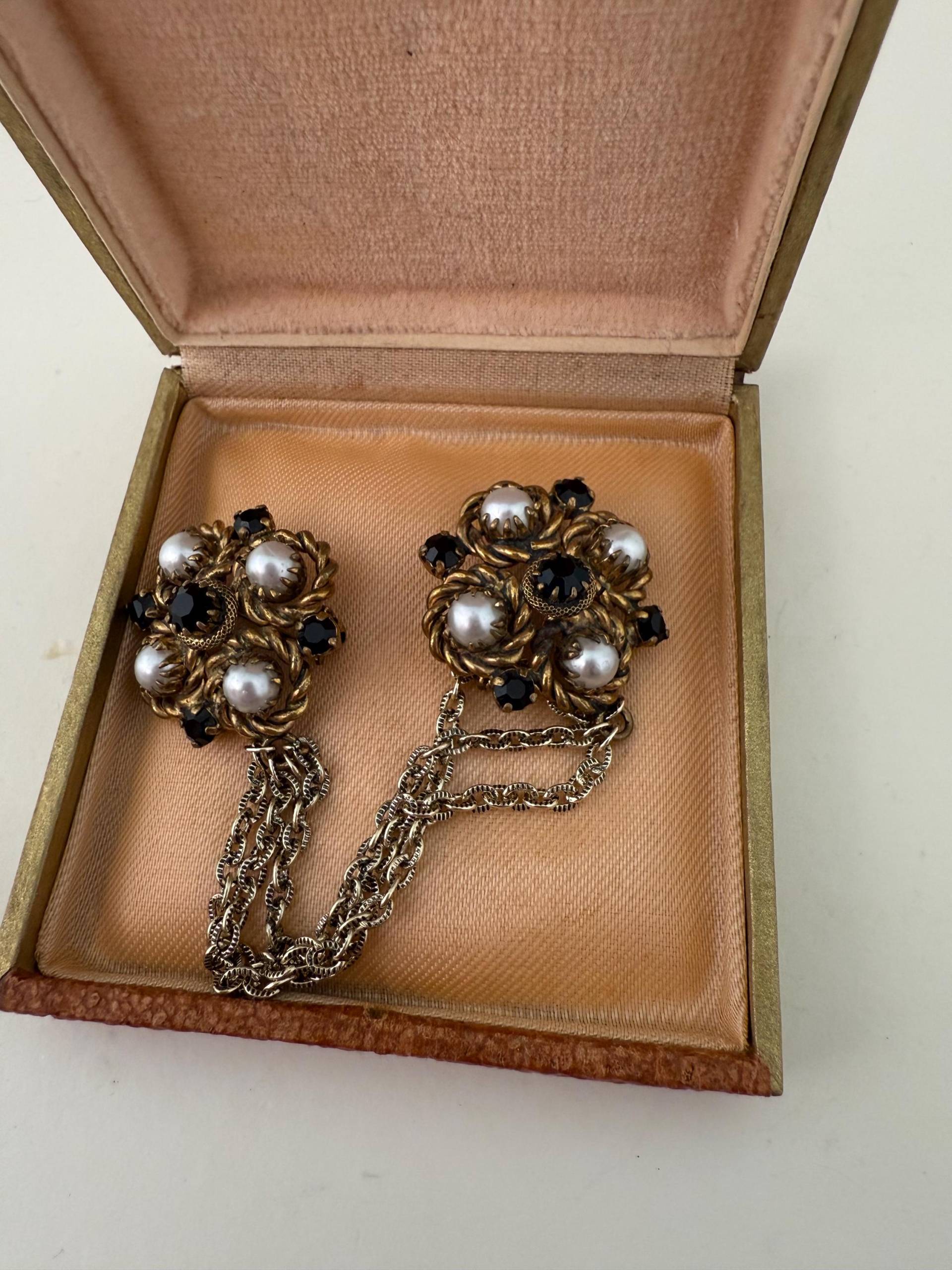 Vintage 1950S French Cardigan Clasp With Pearls & Rhinestones Vintage 1950S French Cardigan Clasp With Pearls & Rhinestones von 2teleben