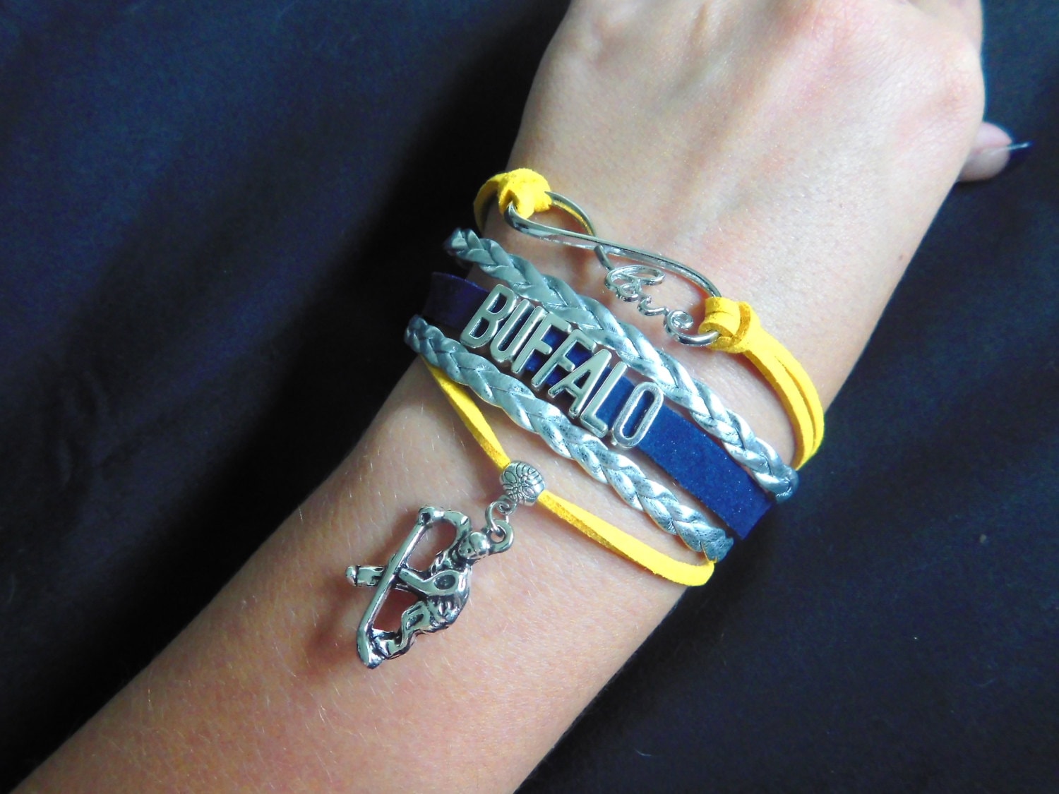 Buffalo Sabres Wickelarmband | Büffel Säbel Eishockey Schmuck 716 Buffalo Sabres Wickelarmband | Büffel Säbel Eishockey Schmuck 716 von 315DesignCompany