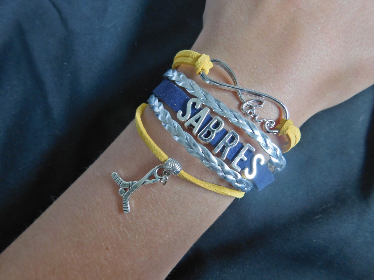 Buffalo Sabres Wickelarmband | Säbel Geschenk Schmuck 716 Büffel Buffalo Sabres Wickelarmband | Säbel Geschenk Schmuck 716 Büffel von 315DesignCompany