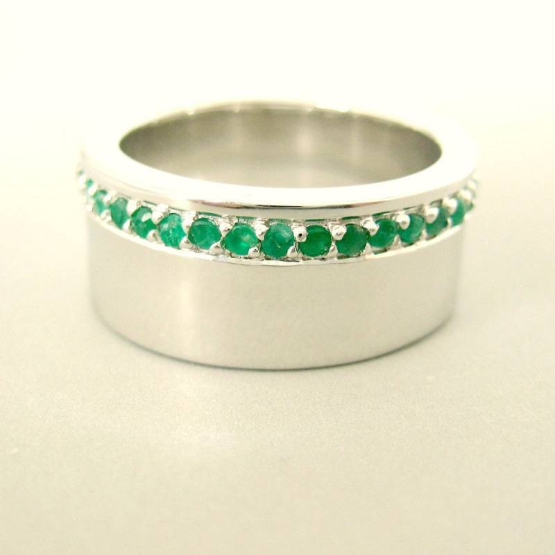 Eistee, Grüner Apfel Ewigkeit Ring, Smaragd Grüne Stapelbare Breite Eheringe, Sterling Silber Band von 360Diamonds