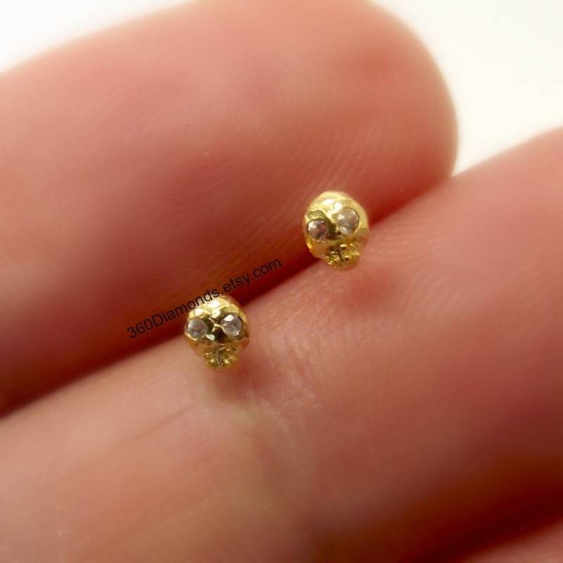 Ohrstecker, Königliche Schädel Mit Saphir-Augen, Kleine Gold Saphir Helix Knorpel Ohrringe D800Sy von 360Diamonds