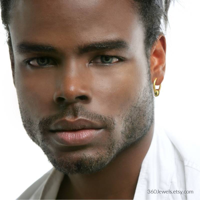 Gold Ohrringe Für Männer, Fake Gauged Ohrringe, Captive Perlen Huggie Runde Rand Gelb Gold Stahl von 360Jewels