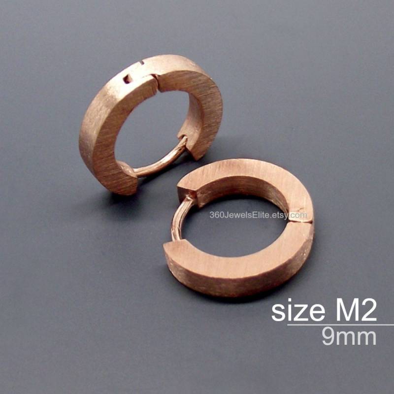 Gift-Beere Creolen, Herren Schlanke Huggie Rose Gold Über Sterling Silber, E140Mr Gift-Beere Creolen, Herren Schlanke Huggie Rose Gold Über Sterling Silber, E140Mr von 360JewelsElite