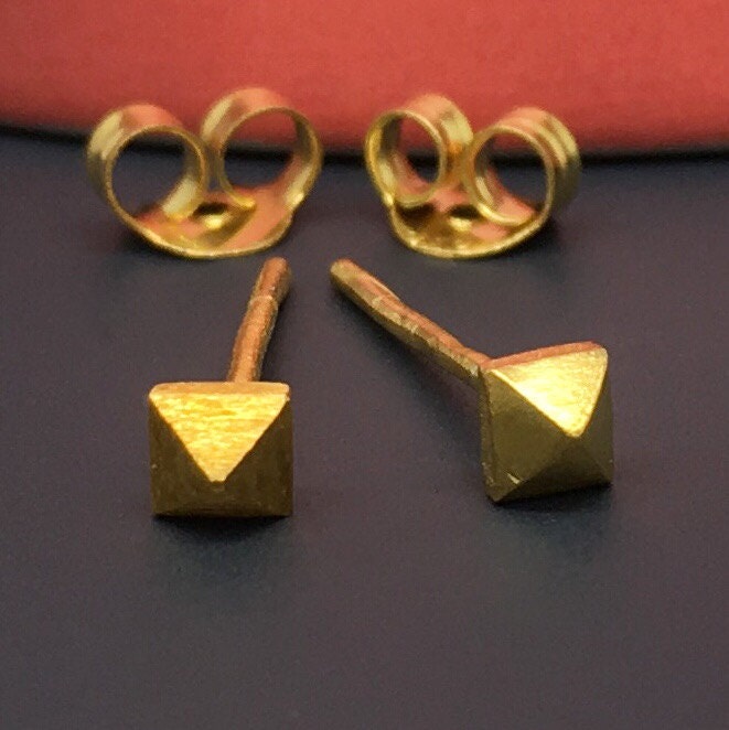 Ohrstecker - Herren Pyramide Gelb Vergoldet 3mm Knorpel Ohrring Kleine E310Y von 360JewelsElite