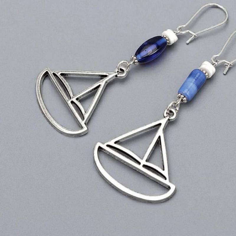 Blaues Segelboot Silber Groß Charm Lange Ohrringe, Perlen Leichte Meer Schmuck Nautisch, Handgemachtes Geschenk von 3PetuniaPlace