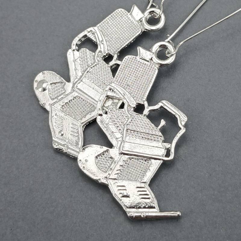 Fair Stylist Chair Silber Groß Charm Ohrringe, Friseur, Kosmetikerin, Haare Schneiden, Beauty Parlour, Salon, Cosmetology, Cosmotology Geschenk von 3PetuniaPlace