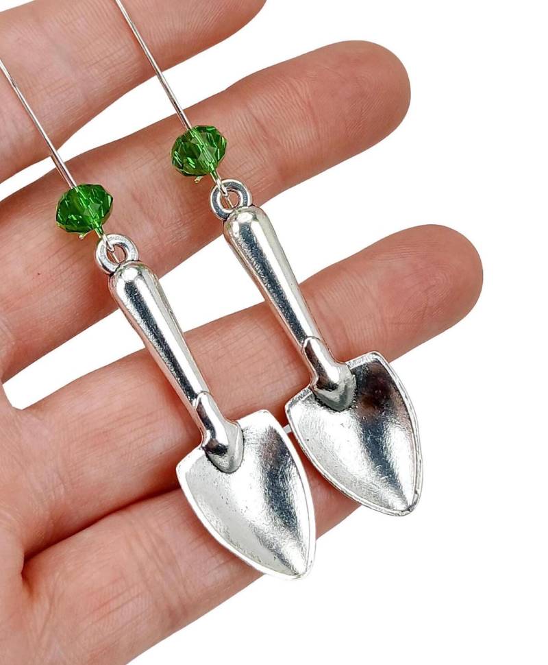 Kelle Silber Große Ohrringe, Grüne Perle, 3D Hand Schaufel, Garten Spaten, Pflanz Werkzeug, Schmuck, Landschaftsdesigner, Gärtner Geschenk von 3PetuniaPlace