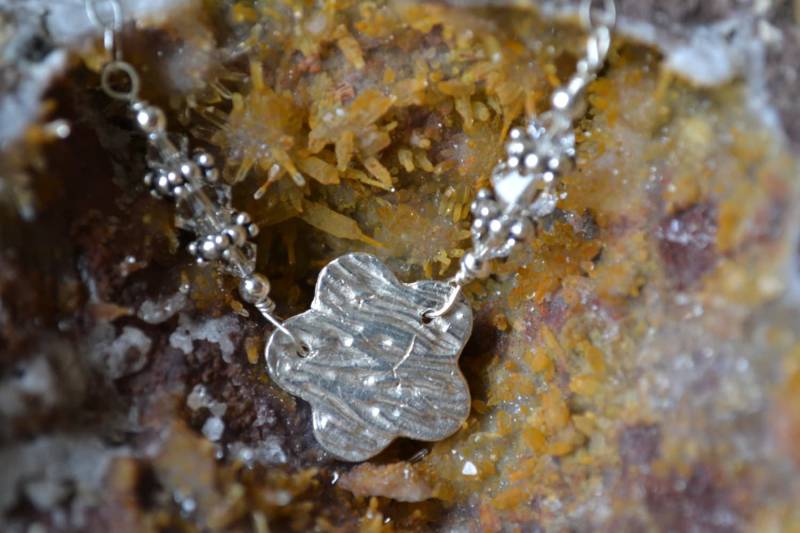 Schöne Sterling Silber, Swarovski Kristall, Pmc | Edelmetall-Ton Blume Akzent, 18 Zoll Kette Schöne Sterling Silber, Swarovski Kristall, Pmc | Edelmetall-Ton Blume Akzent, 18 Zoll Kette von 3RWeDragonflyDesigns