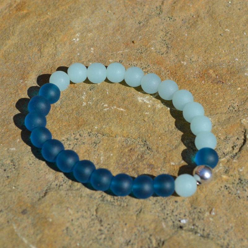 Türkis Meer Glas Und Sterling Silber Stretch Armband Türkis Meer Glas Und Sterling Silber Stretch Armband von 3RWeDragonflyDesigns