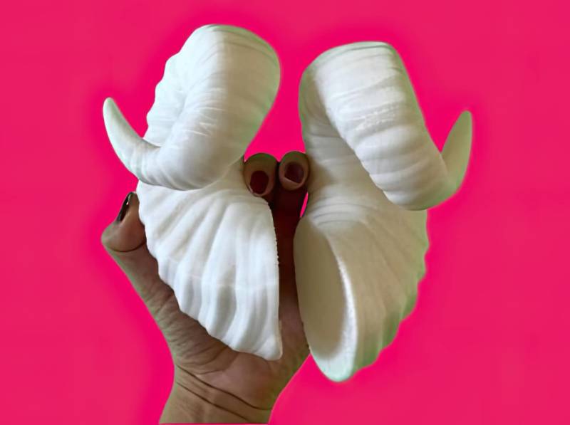 3D Printed Jester Horns in 3 Colors - Lightweight & Durable Costume Accessory For Cosplay & Festivals von 3dPrintingFoundry
