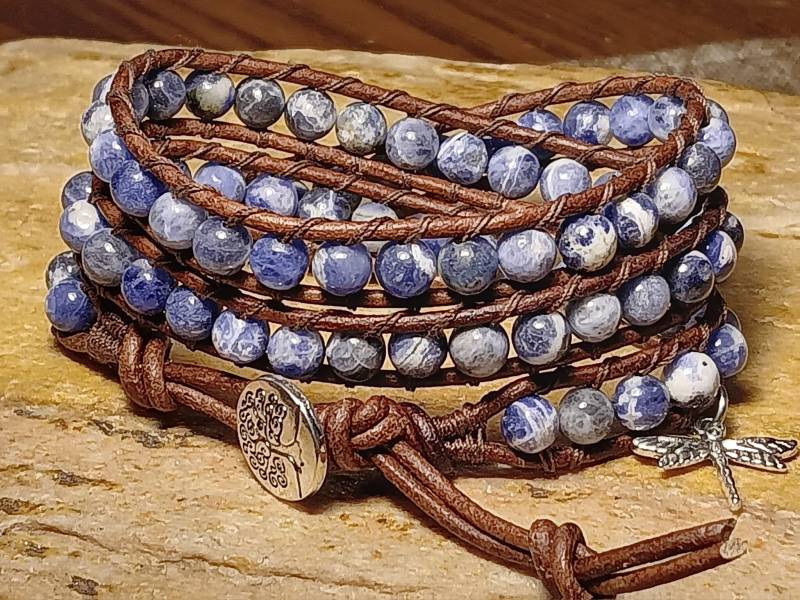 Sodalith - Leder Wrap Perlen Armband, Boho Wrap, Boho, Mens Or Womans von 3dogsdesign