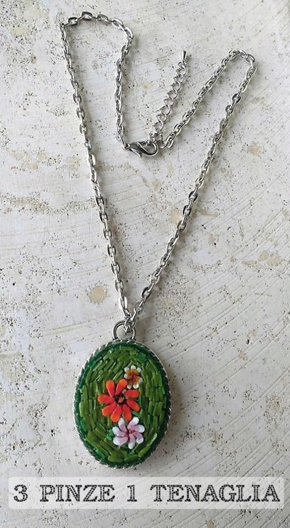 Blumenanhänger - Halskette Mit Ovalem Anhänger Aus Mikromosaik, Stahl von 3pinze1tenaglia
