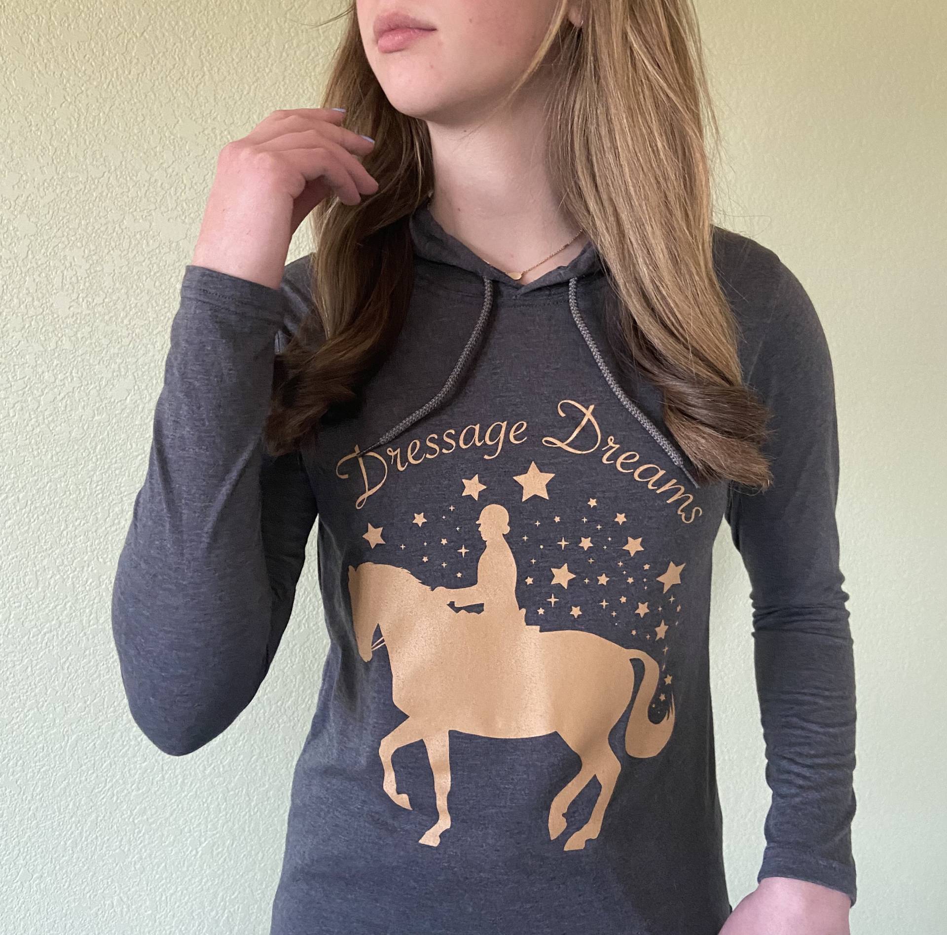 Dressur Träume Langarm Hoodie T-Shirt/Dressur Hoodie/Dressur Sunshirt/Dressur Shirt/Dressur Top/Dressur Kleidung Dressur Träume Langarm Hoodie T-Shirt/Dressur Hoodie/Dressur Sunshirt/Dressur Shirt/Dressur Top/Dressur Kleidung von 417EquineDesigns