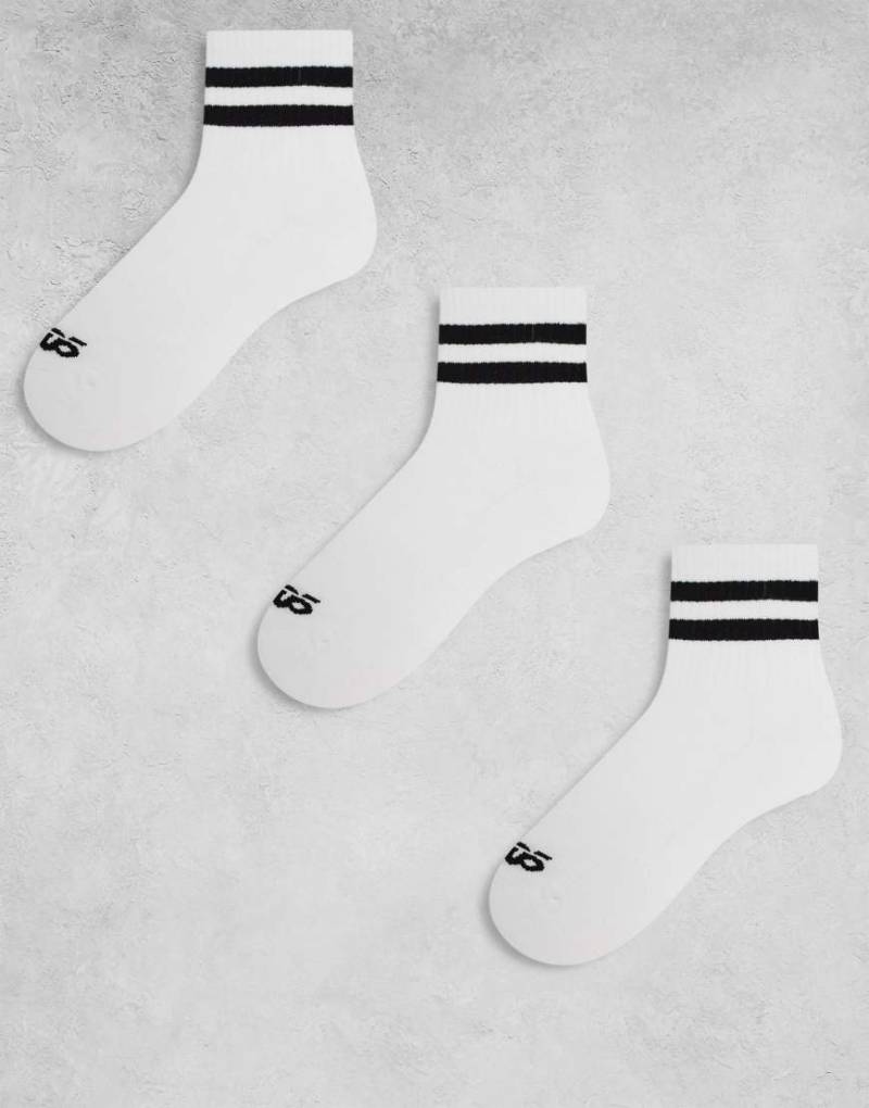 4505 - 3er-Pack schnelltrocknende Crew-Socken in Weiß mit zwei Streifen in Schwarz von 4505