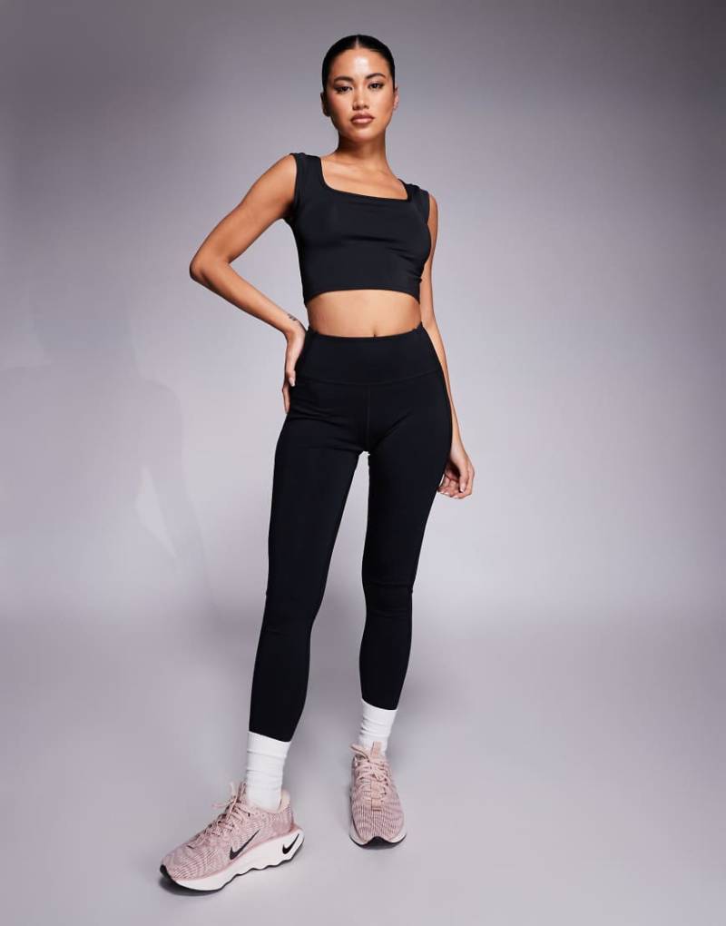 4505 - Active - Oberteil in Schwarz mit eckigem Ausschnitt und Kappärmeln von 4505