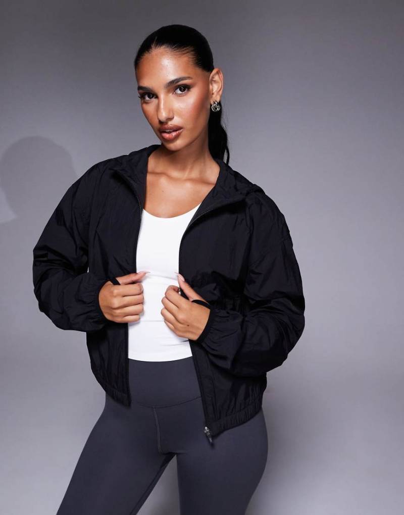 4505 - Cropped-Laufjacke aus Webstoff in Schwarz mit Kapuze von 4505