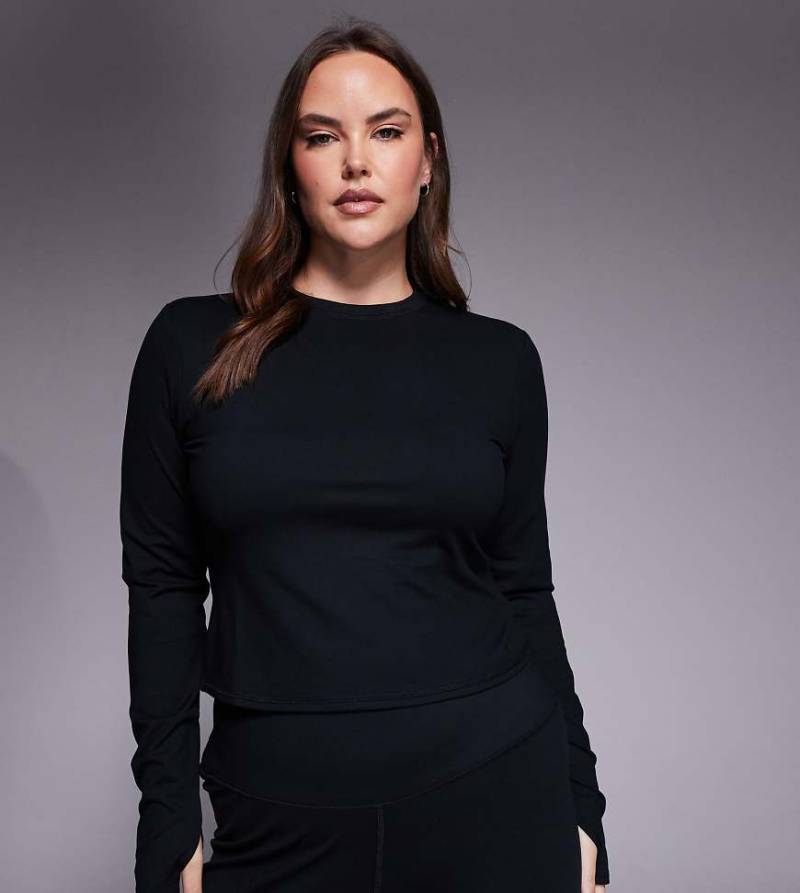 4505 Curve - Icon - Knapp geschnittenes, langärmliges Shirt aus weichem Funktionsmaterial in Schwarz von 4505