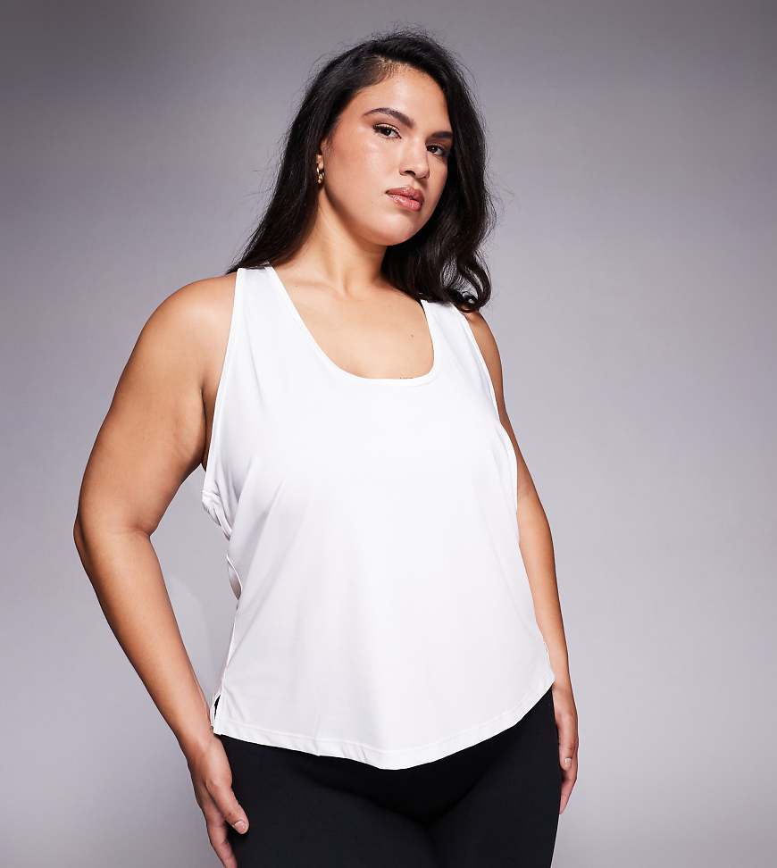 4505 Curve - Icon - Leichtes, schnelltrocknendes Performance-Trägertop zum Überziehen in Weiß von 4505