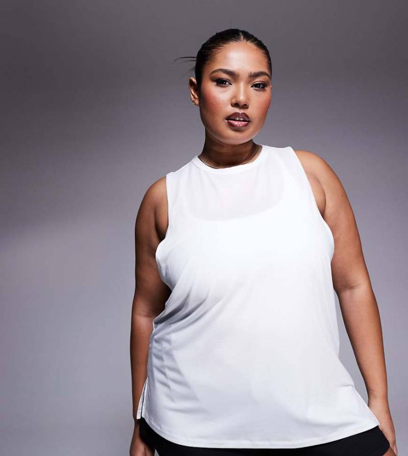 4505 Curve - Icon - Schnelltrocknendes Sport-Trägertop in Weiß mit tiefen Armlöchern von 4505