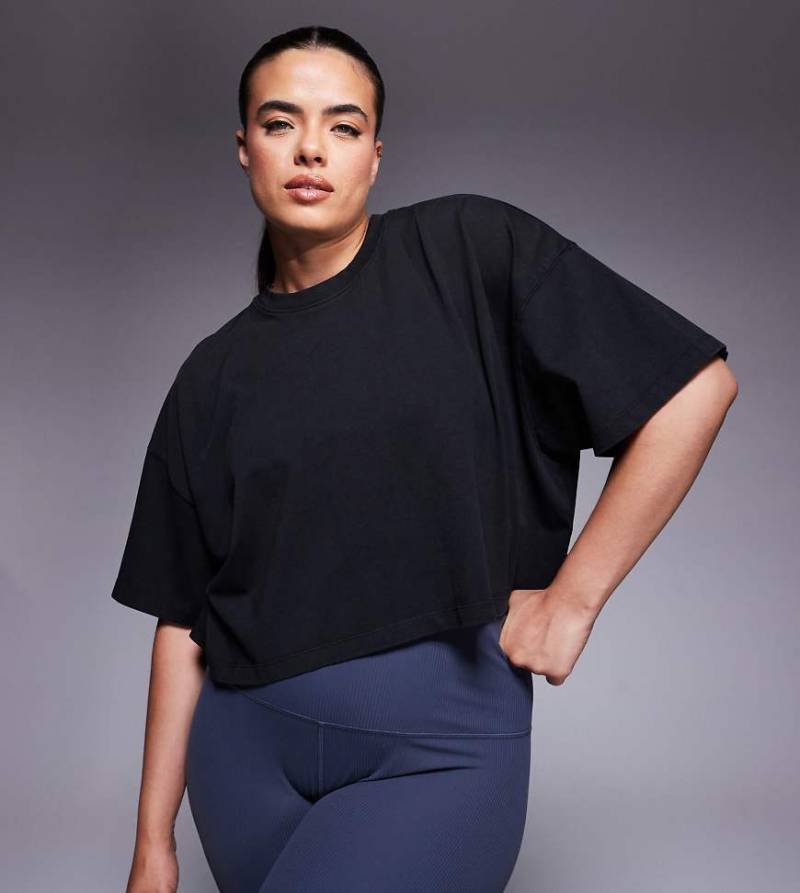 4505 Curve - Icon - Schweres Cropped T-Shirt aus Baumwolle in verwaschenem Schwarz mit schnelltrocknendem Finish von 4505