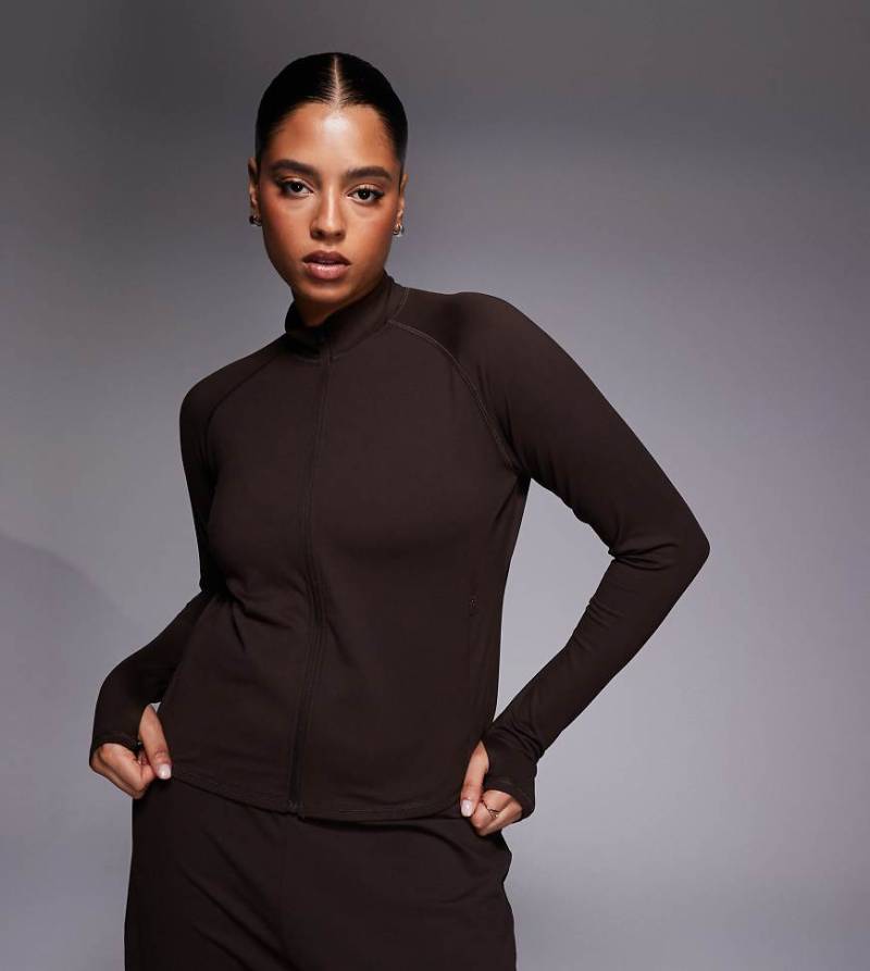 4505 Curve - Icon - Weiches, langärmliges Sportoberteil in Schokobraun mit Reißverschluss-Brown von 4505
