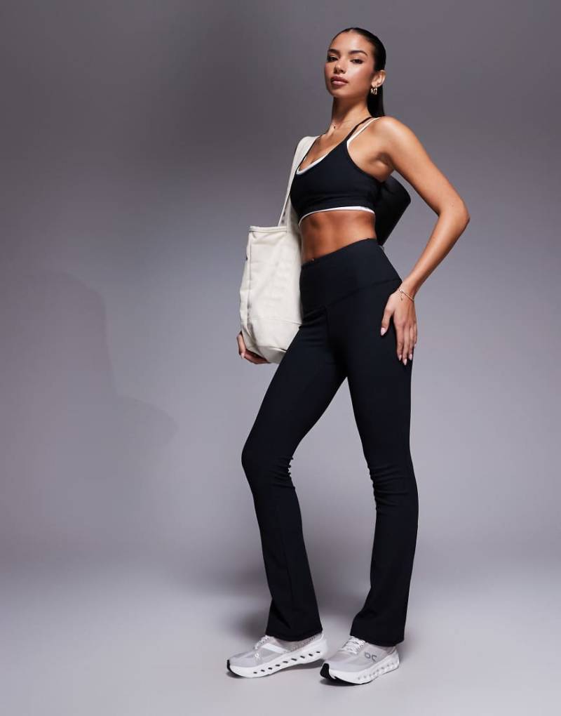 4505 - Fein gerippte, leicht ausgestellte Yoga-Leggings in Schwarz mit hohem Bund von 4505