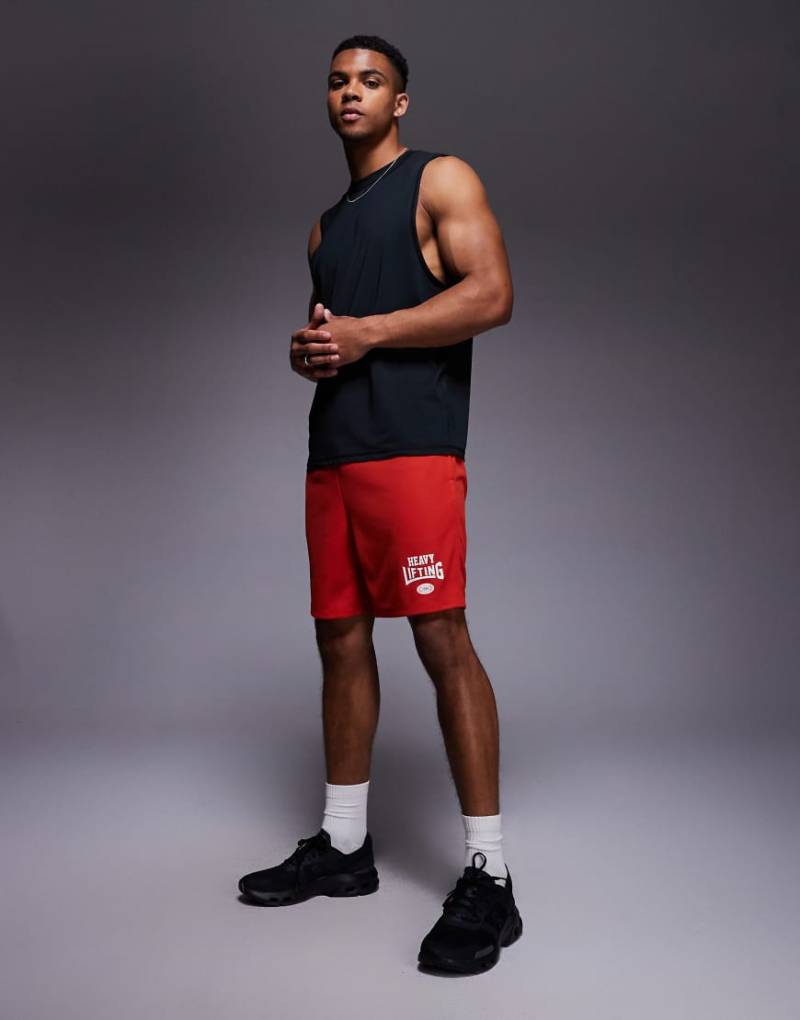 4505 - Heavy Lifting - Trainingsshorts aus Netzstoff in Rot mit Grafiktext von 4505